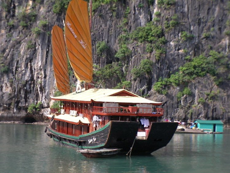 Kalkrotsvaren Bai Tu Long Bay