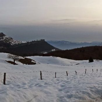 Monte Baldo bedekt met sneeuw in het voorjaar