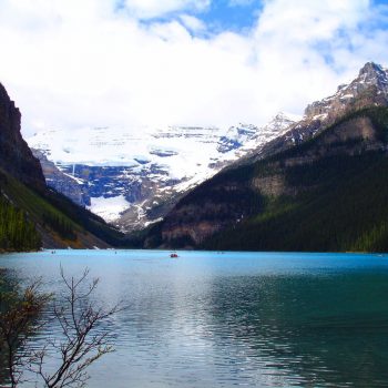 kano varen op Lake Louise
