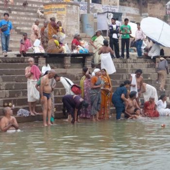 Wassen en badderen in de ganges