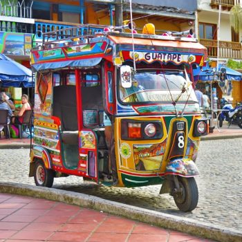 Met de tuktuk naar kleurrijk Guatapé 