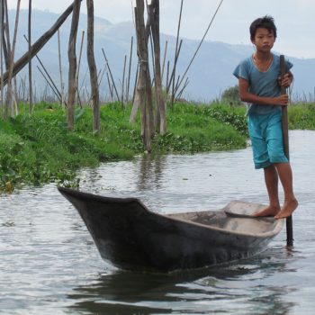 Roeien doe je met de voeten, Inle meer