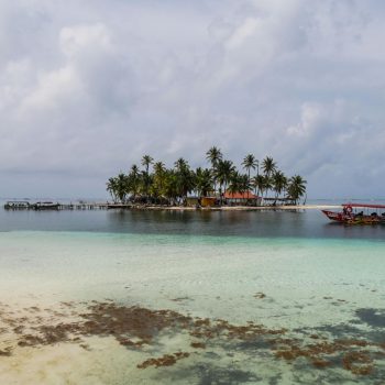 Guna indianen op eilandengroep San Blas