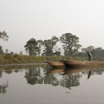 varen over de rapti rivier bij Chitwan