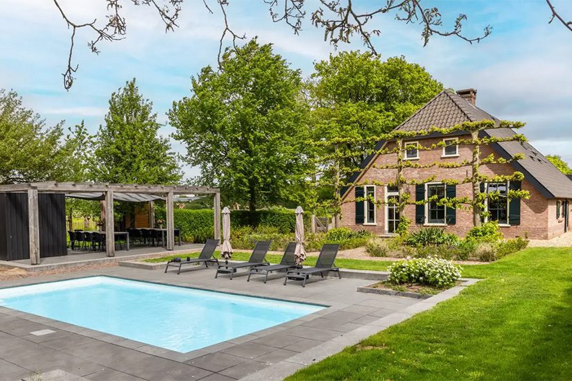 18-persoons-boerderij-op-de-Veluwe-met-privézwembad