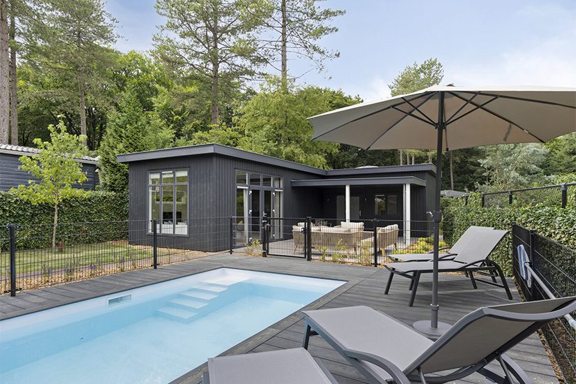 Luxe 10-persoons lodge met privé dipping pool en guest house