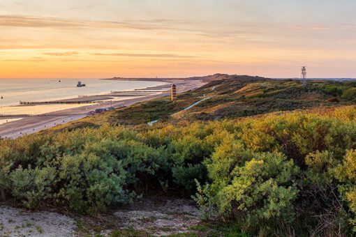 Strand in Nederlandse badplaats