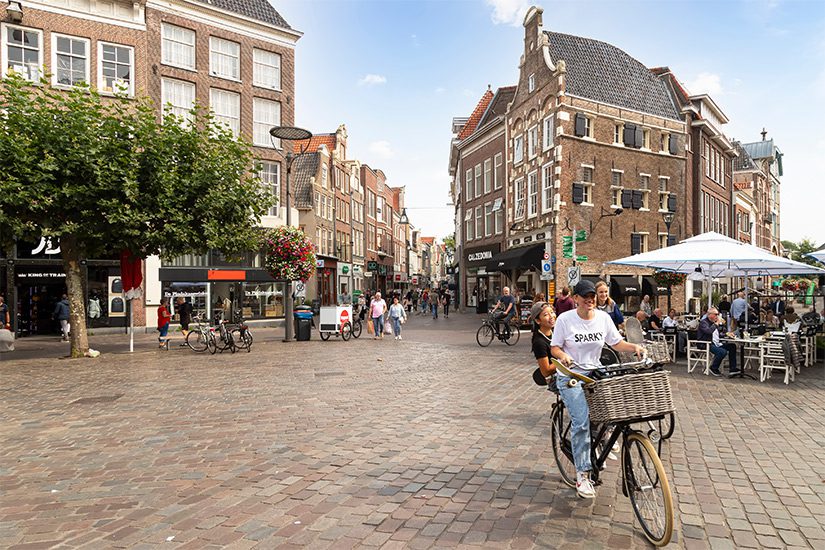 Diezerstraat gezien vanaf de Grote Markt in Zwolle