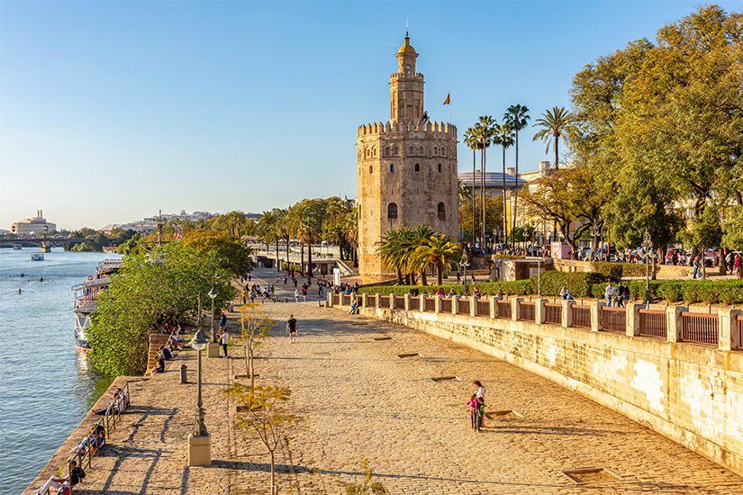 Guadalquivir en de Torre del Oro in Sevilla