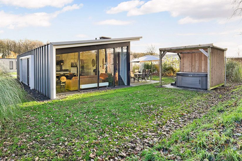 Landal Amerongse Berg Vakantiehuis met bubbelbad buiten