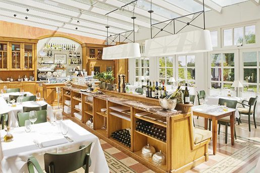 Restaurant van zwembad Hotel de Bilderberg