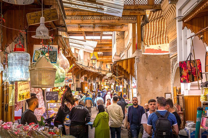 Souk in de Marokkaanse stad Fez