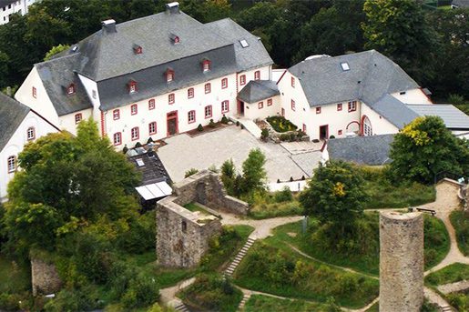 Burghaus & Villa Kronenburg Eifel
