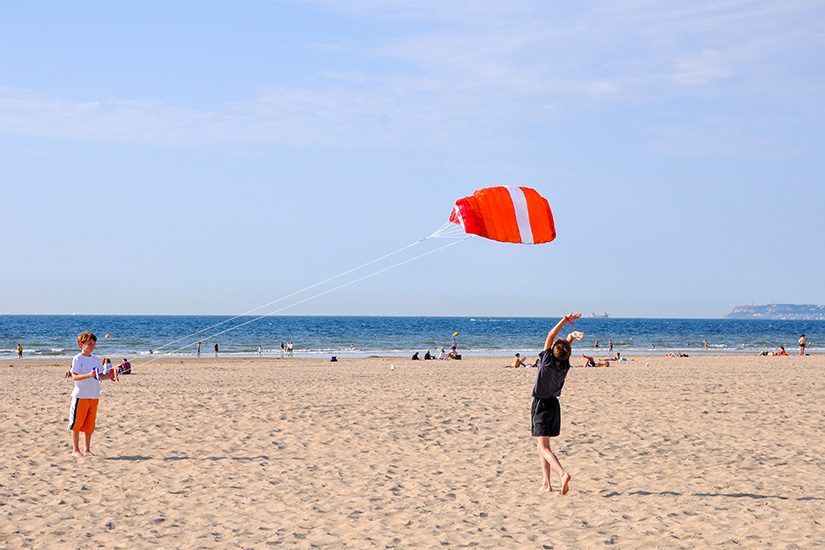 Vliegeren op het strand van Deauville